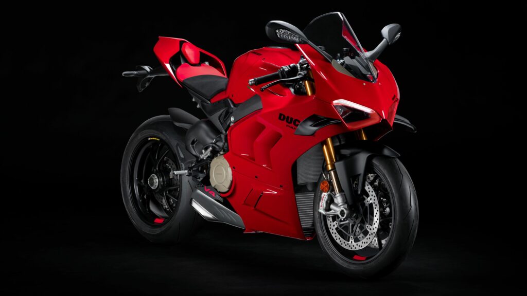 Panigale V4 2025 entrega 216 cv e downforce de 37 kg a 300 km/h