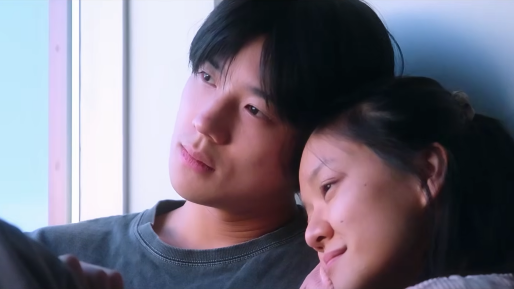 Esse filme coreano na Netflix com clima dos anos 80 vira queridinho por ser íntimo, nostálgico e emocionante