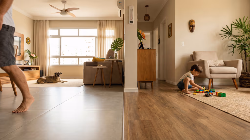 A escolha do piso que muda a sensação térmica da casa sem ninguém perceber
