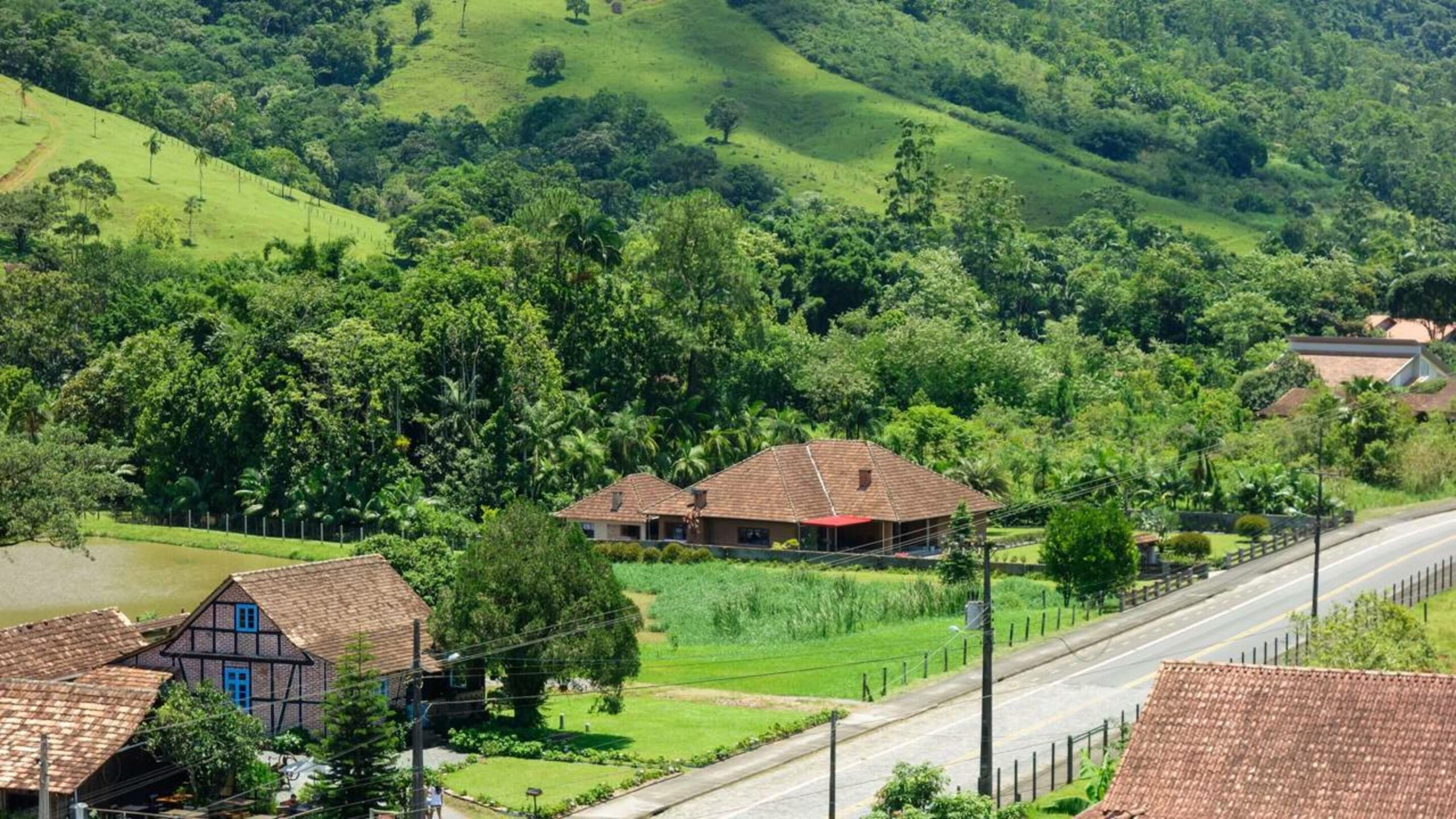 Cidade mais alemã do Brasil, eleita pela ONU como uma das melhores vilas turísticas do mundo, guarda casas centenárias que parecem cenário da Alemanha