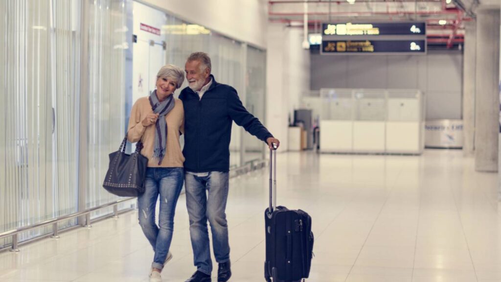Regras dos aeroportos em 2026 para maiores de 65 anos: Todo o necessário antes de viajar