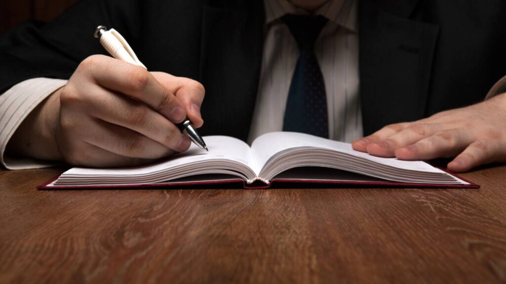 Se você ainda escreve suas listas de tarefas à mão, a psicologia diz que tem esses traços de personalidade