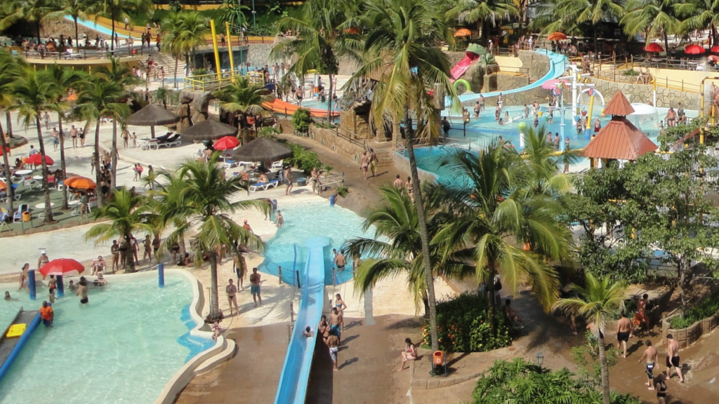 A cidade é conhecida por seu parque aquático famoso em todo o estado de São Paulo - Por MARCO AURÉLIO ESPARZ / Wikimedia Commons