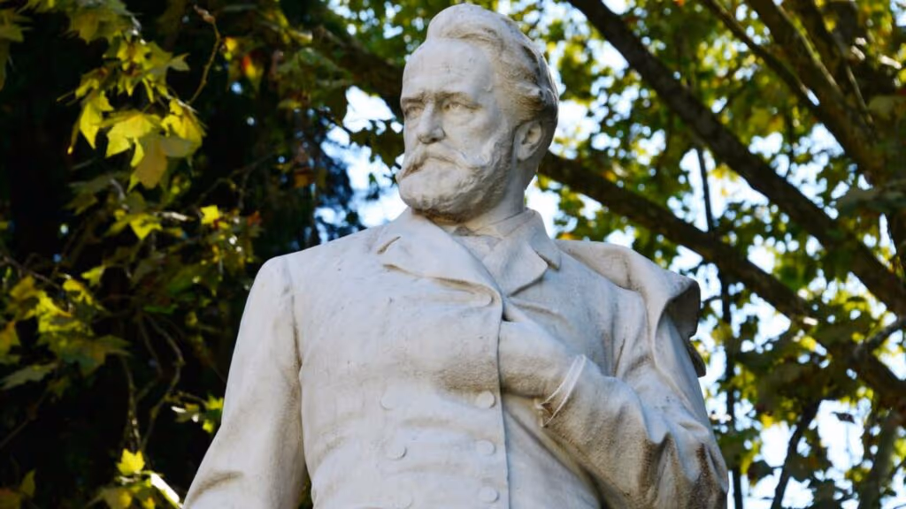 Victor Hugo, o romancista: “Nada é mais poderoso do que uma ideia cujo tempo chegou.”