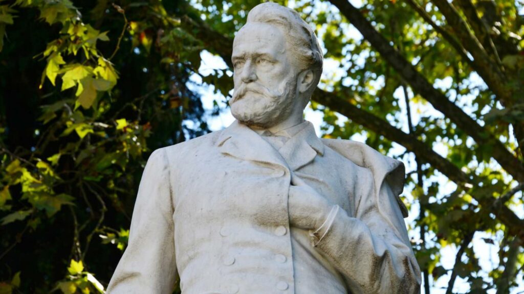 Victor Hugo, o romancista: “Nada é mais poderoso do que uma ideia cujo tempo chegou.”
