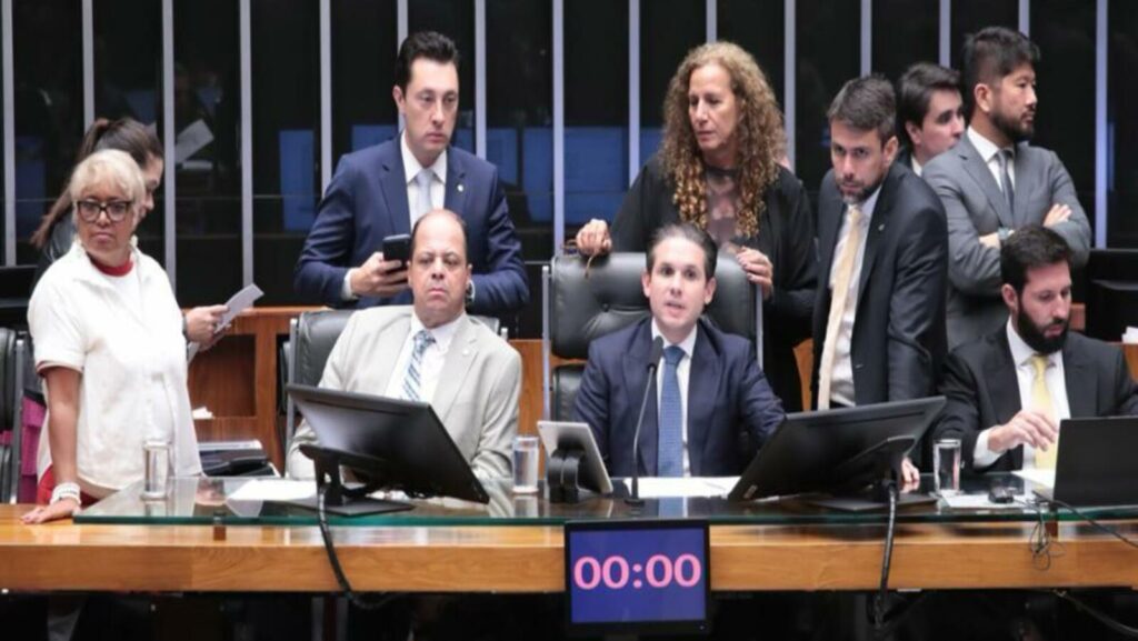 Deputado apresenta projeto para barrar alta de imposto sobre importados