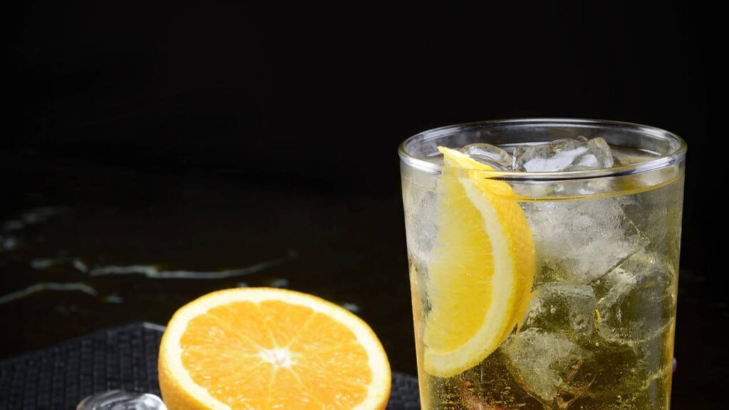 O real problema de misturar álcool com energético e por que essa combinação engana o corpo