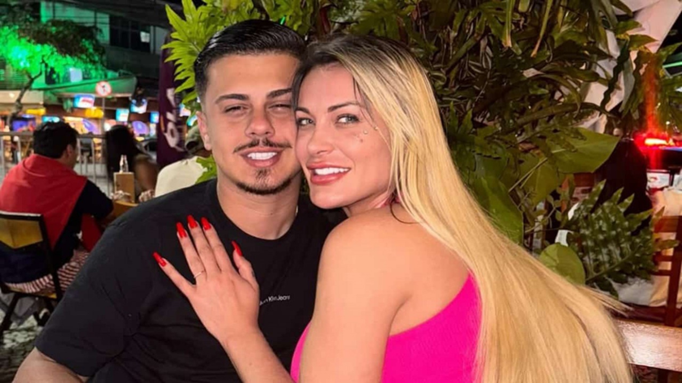 Andressa Urach se casa com empresário de 25 anos