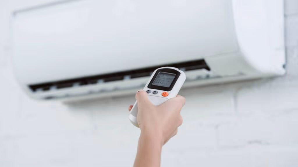 Esse aparelho comum na sala pode consumir quase o mesmo que um ar-condicionado e muita gente só percebe na conta