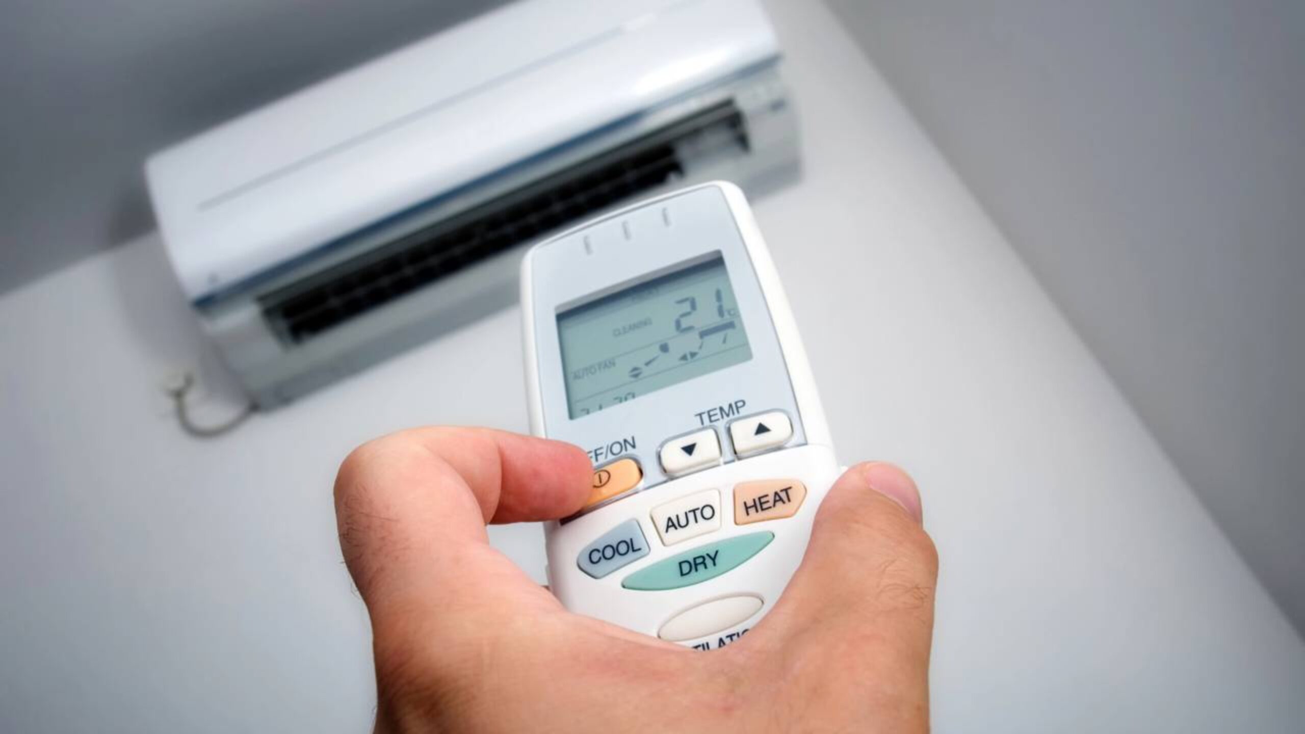 O botão do ar-condicionado que 90% das pessoas ignoram e pode cortar até 30% da conta de energia