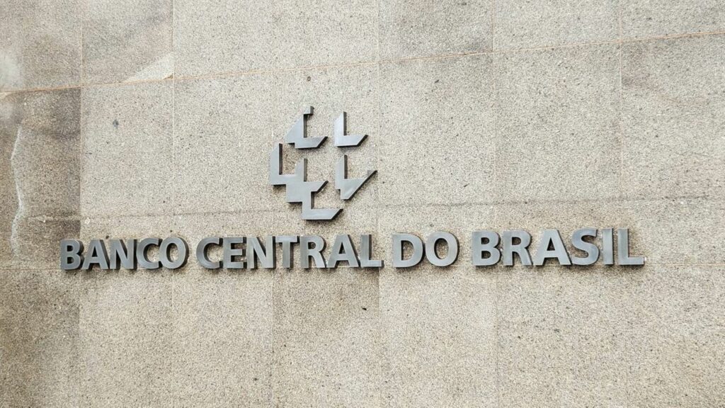 Bancos fecham 5ª feira, dia 05