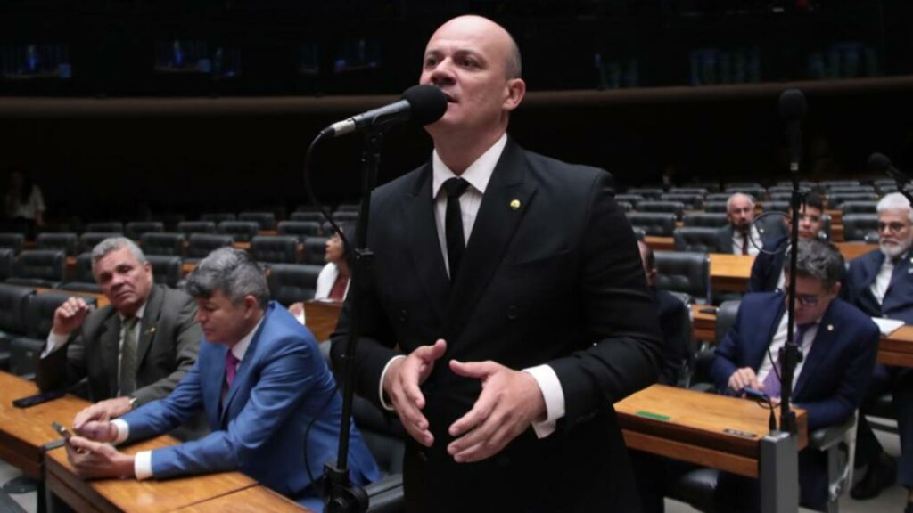 TSE está “aparelhado” e Gonet é “prevaricador”, diz líder da oposição