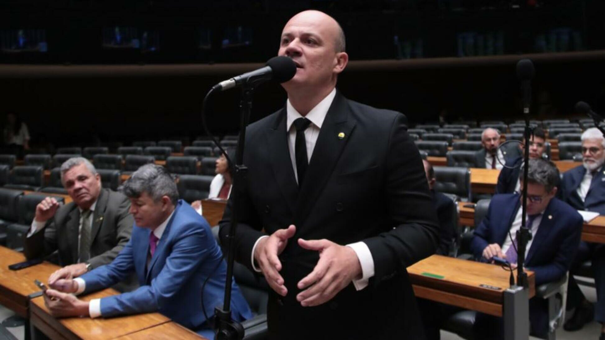 TSE está “aparelhado” e Gonet é “prevaricador”, diz líder da oposição