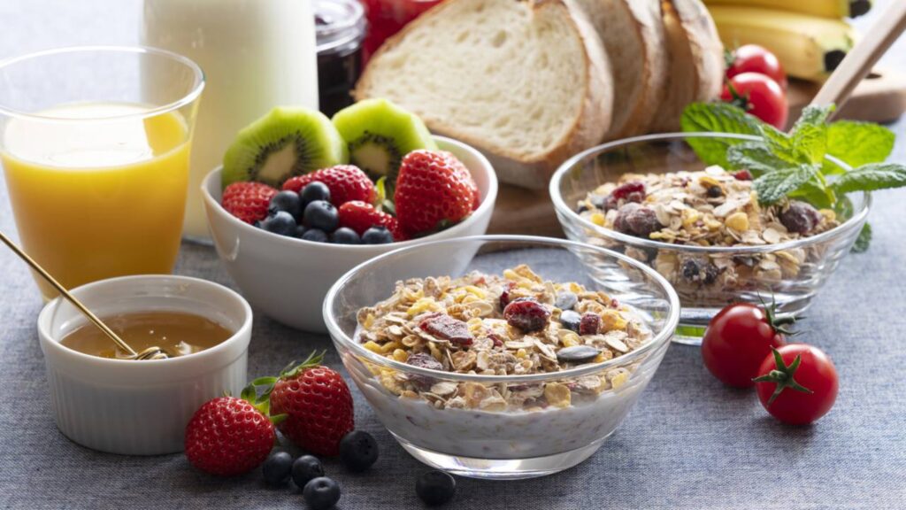 7 alimentos proibidos no café da manhã que muita gente consome sem perceber