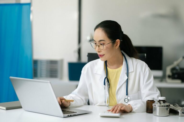 Desafio invisível do médico: organizar as finanças em uma rotina multicarreira
