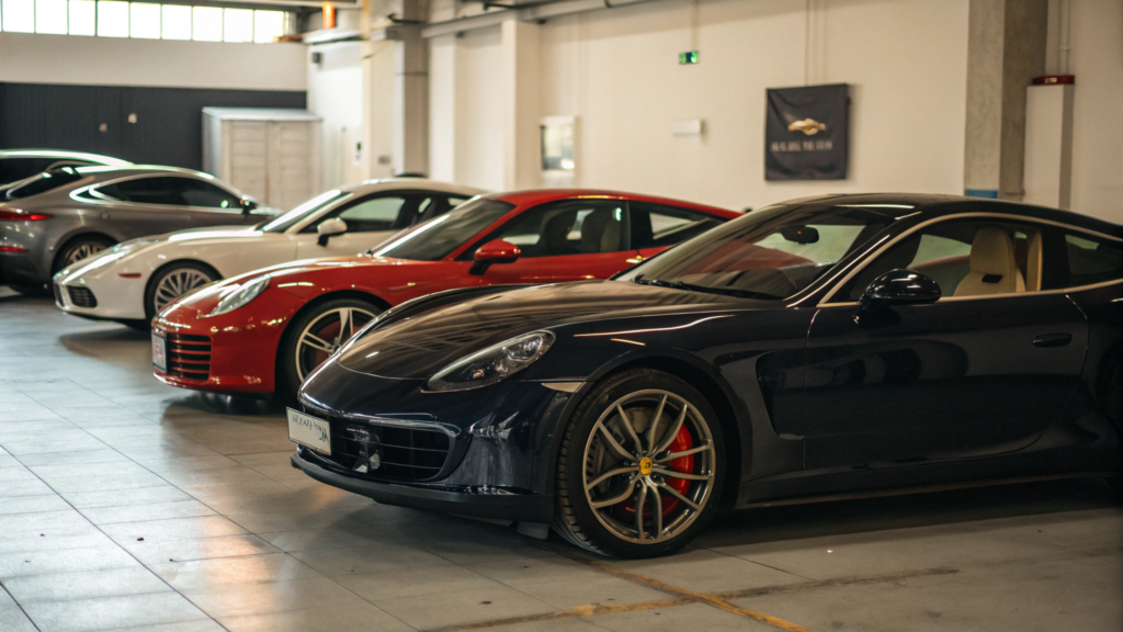 Leilão da Receita Federal coloca carros importados apreendidos à venda com preços muito abaixo da tabela