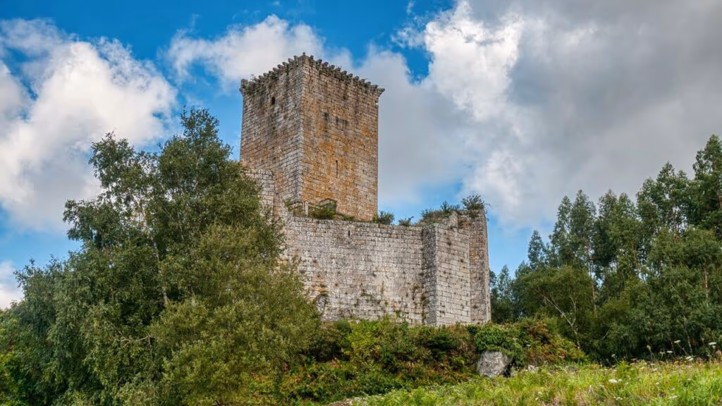 O castelo misterioso do século 18 construído por uma mulher solitária intriga até hoje