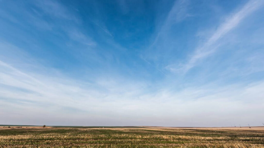 Por que o céu é azul? A explicação simples da ciência que surpreende muita gente