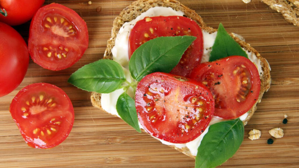 Comece a comer 1 tomate por dia e observe mudanças importantes no seu organismo