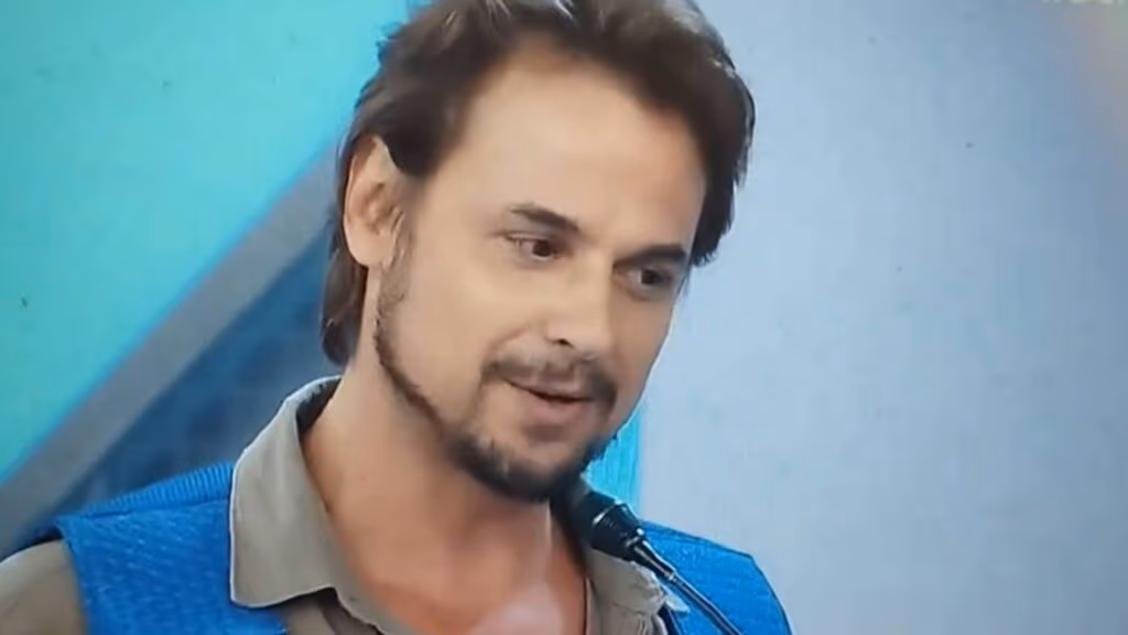 Ao vivo, Daniel Erthal implora por emprego no SBT