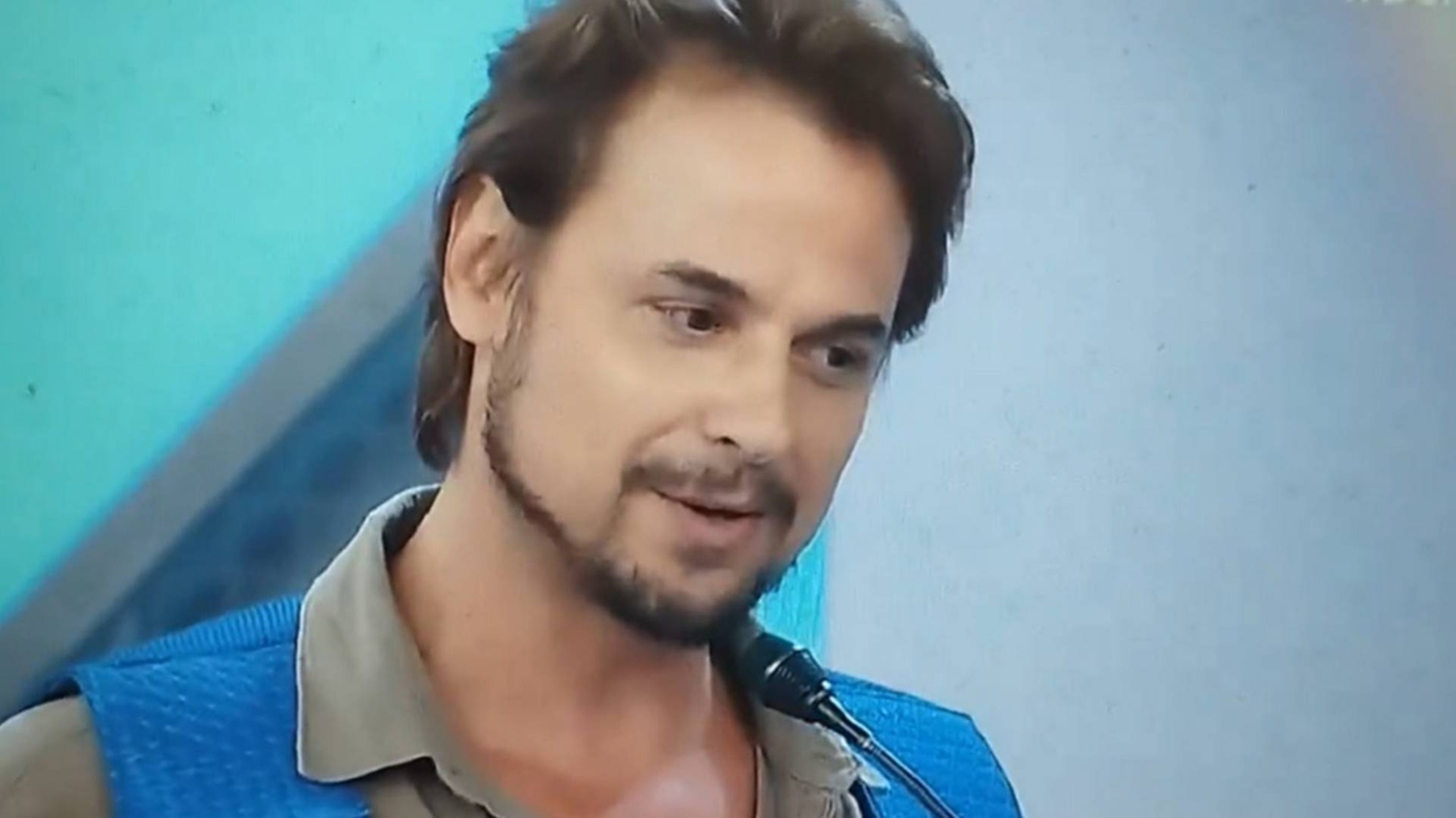 Ao vivo, Daniel Erthal implora por emprego no SBT