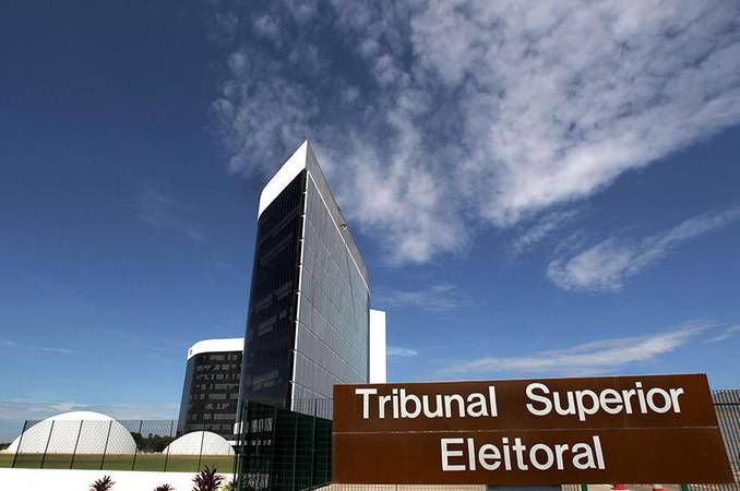 PT quer restrições aos anúncios pagos e à “indústria de cortes”