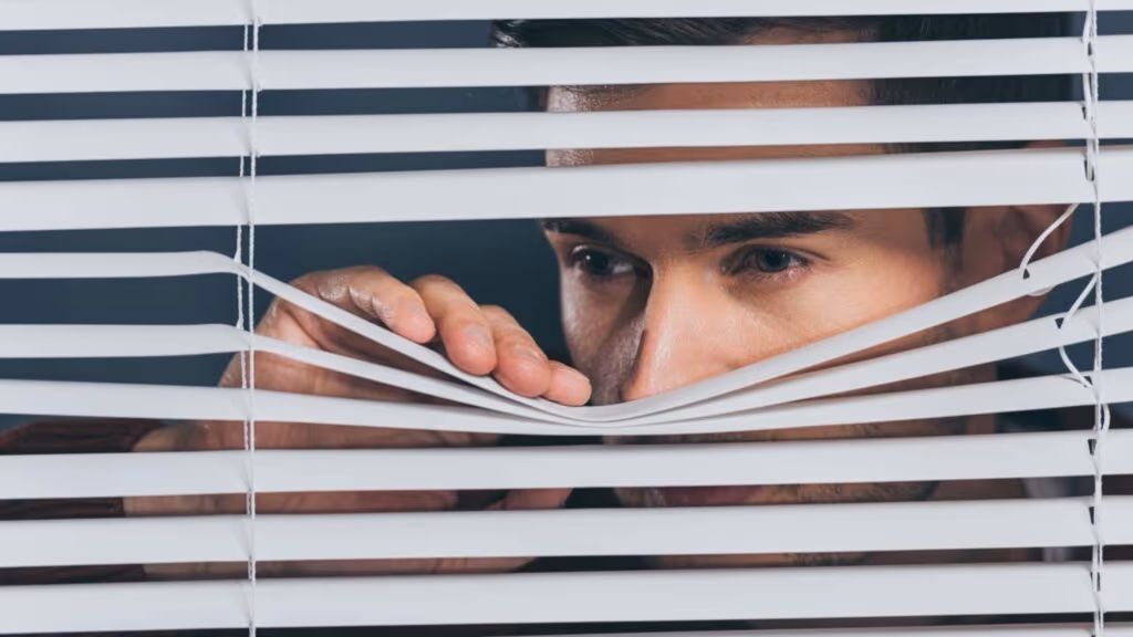 8 sinais silenciosos de que você está com as pessoas erradas