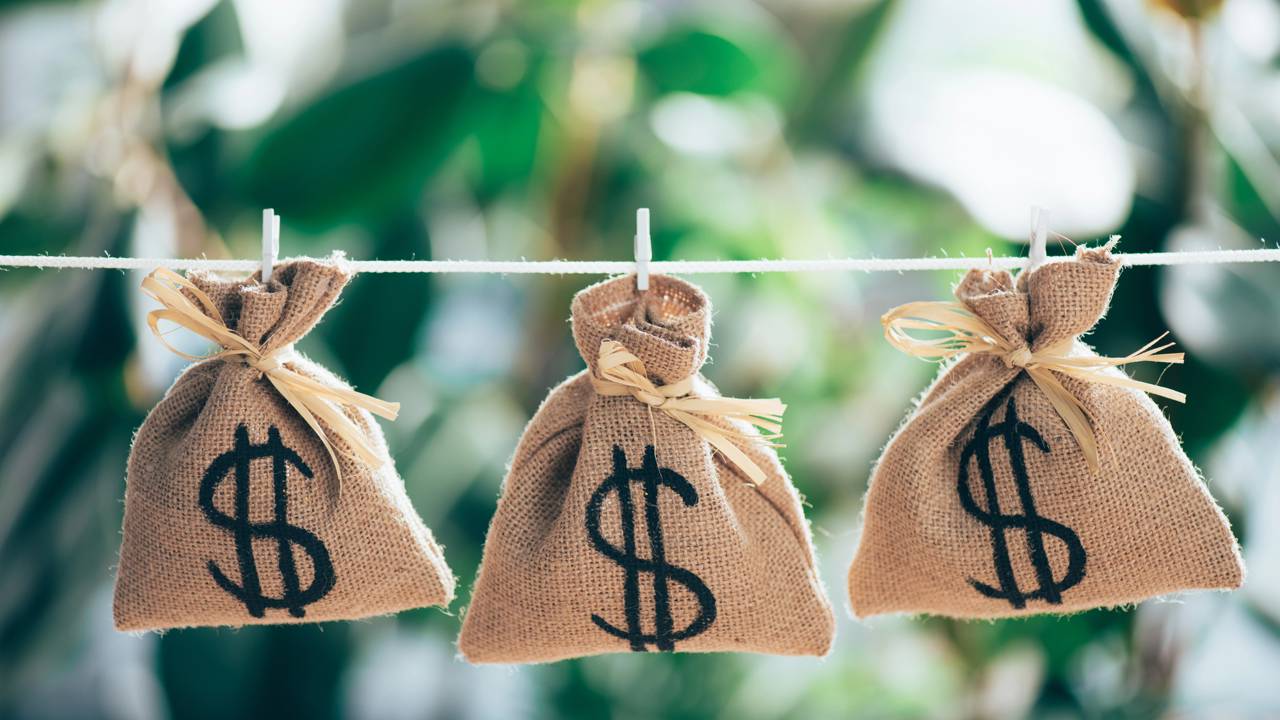 Como organizar suas finanças e guardar dinheiro mesmo ganhando pouco no dia a dia