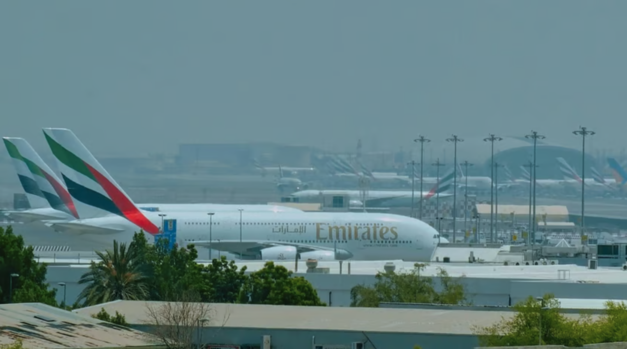 Aeroporto de Dubai é atingido durante retaliação do Irã