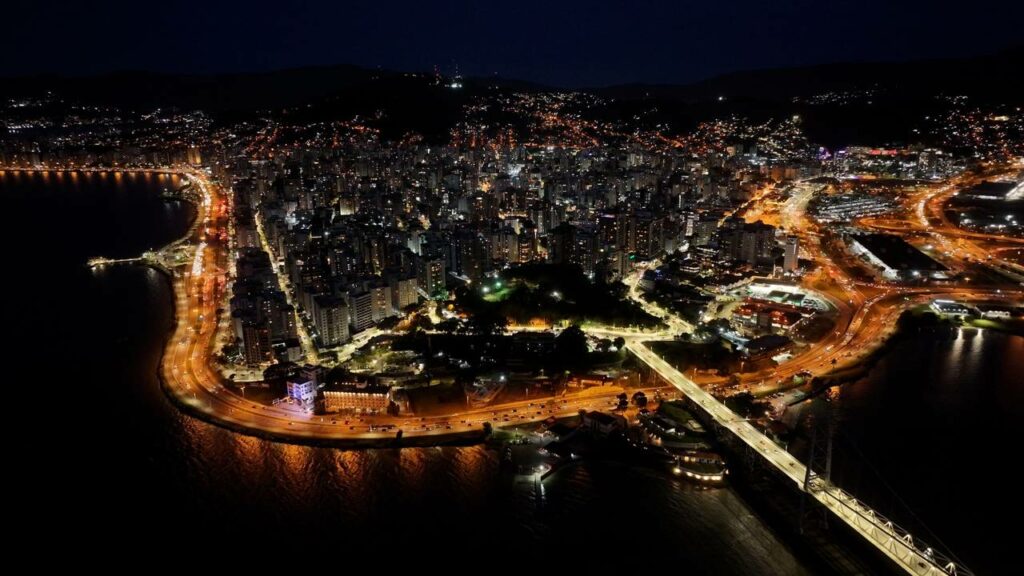 Florianópolis une o custo de vida abaixo da média com a facilidade - Créditos: depositphotos.com / Cristian_Lourenco