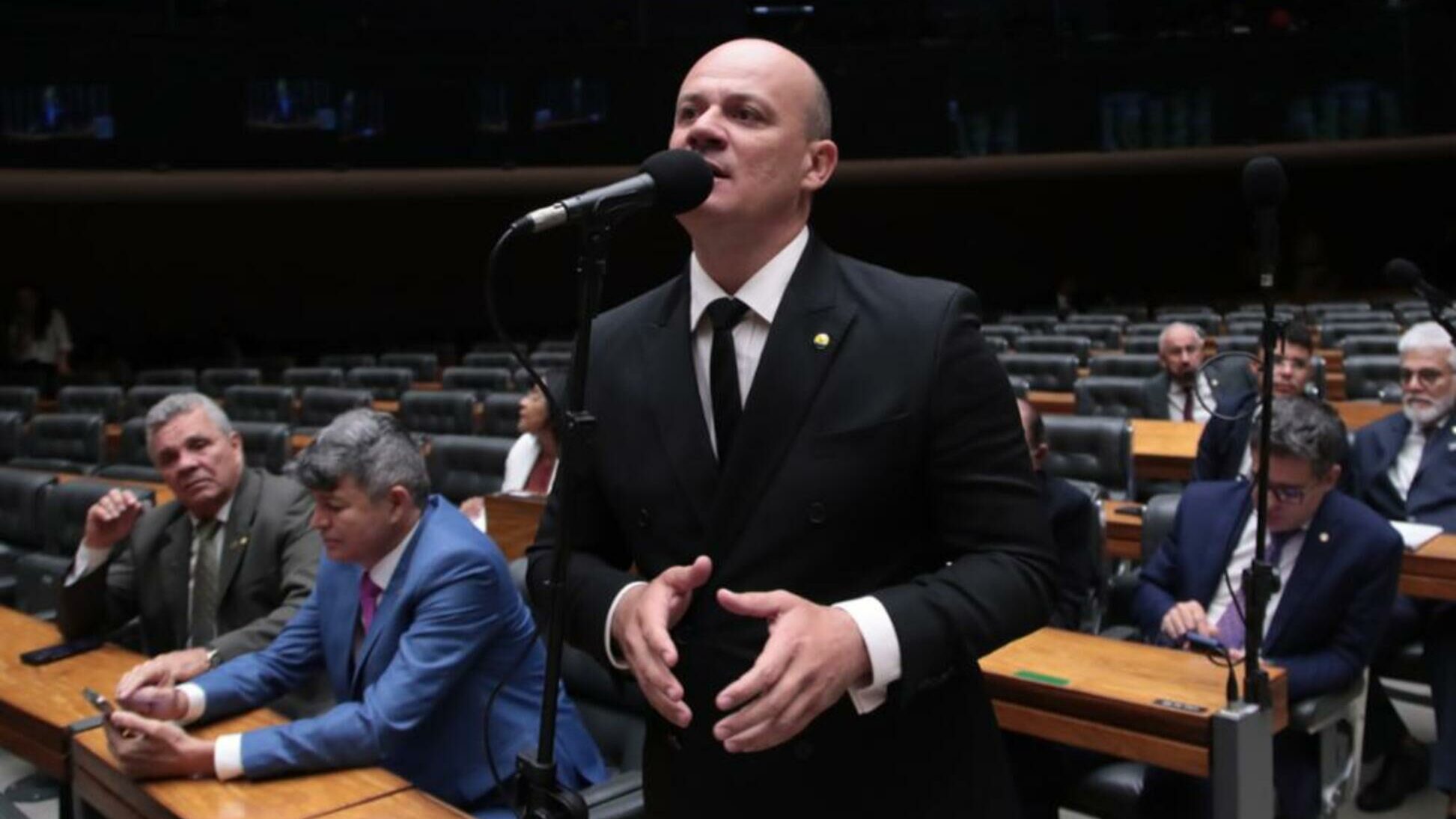 STF faz “blindagem escancarada”, diz líder da oposição após operação da PF