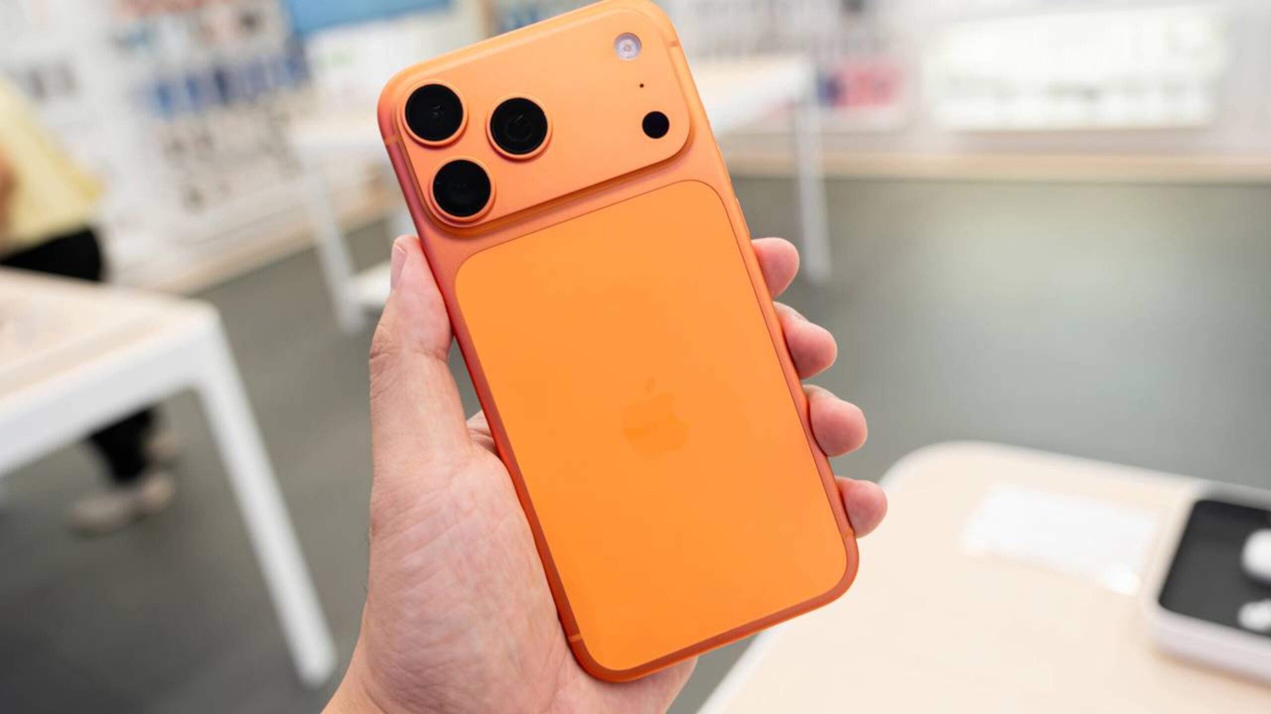 4 celulares melhores que o iPhone 17 e mais baratos que estão chamando atenção em 2026