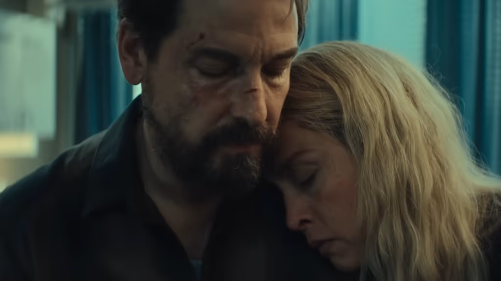Unfamiliar vira fenômeno na Netflix ao transformar uma família comum em alvo de uma fuga desesperada