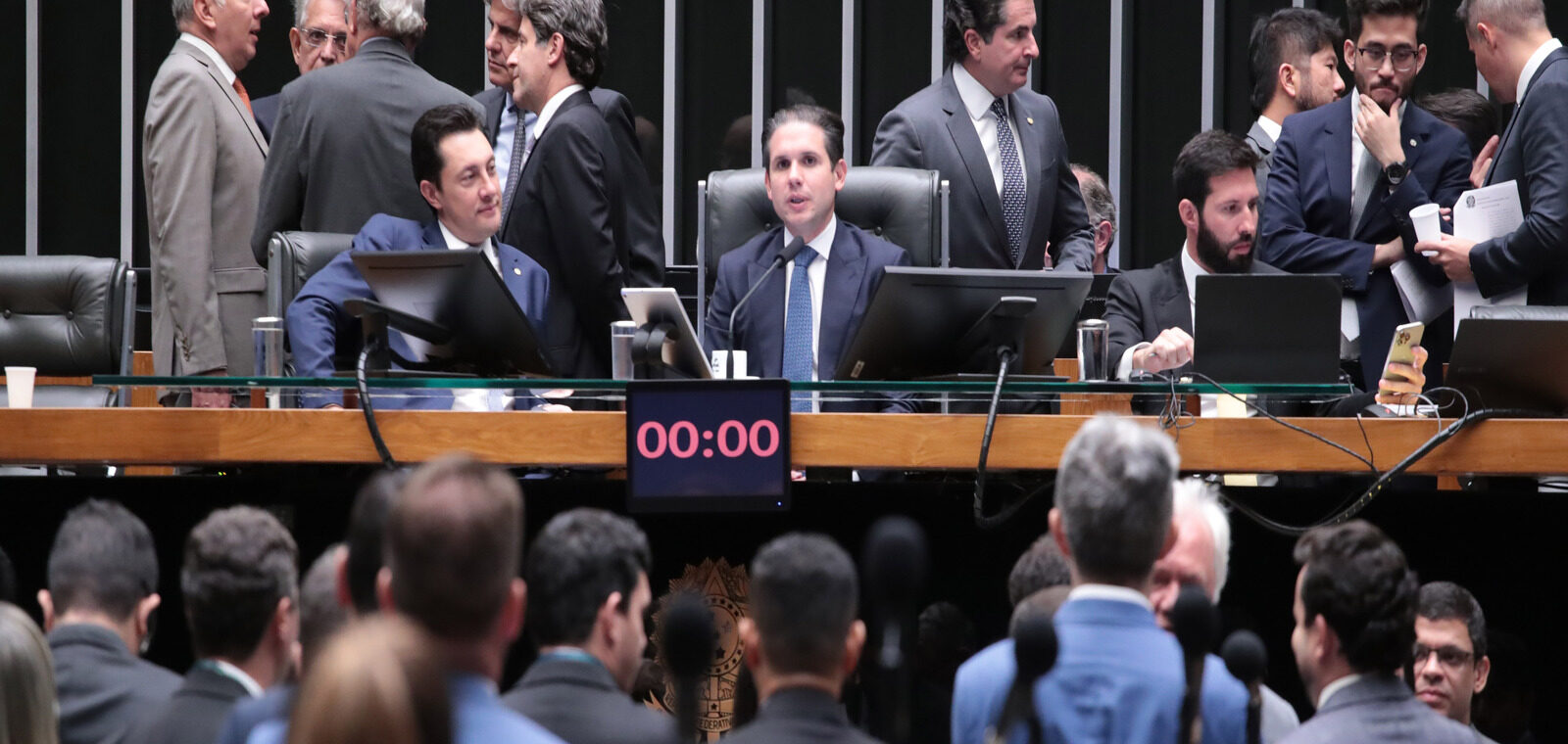 Projeto antifacção passa na Câmara com penas de até 40 anos