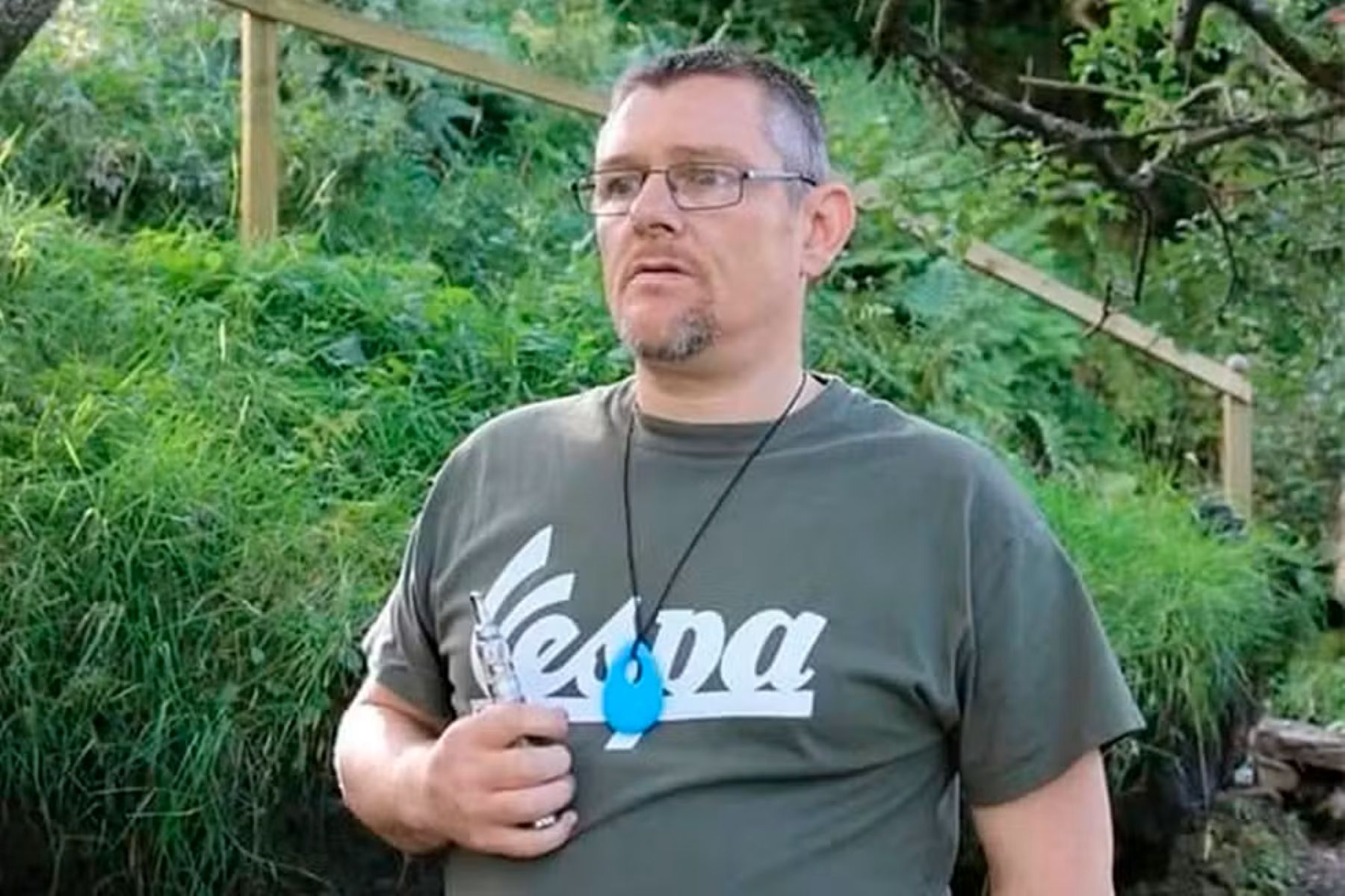 Ativista com Síndrome de Tourette grita insultos raciais no Bafta