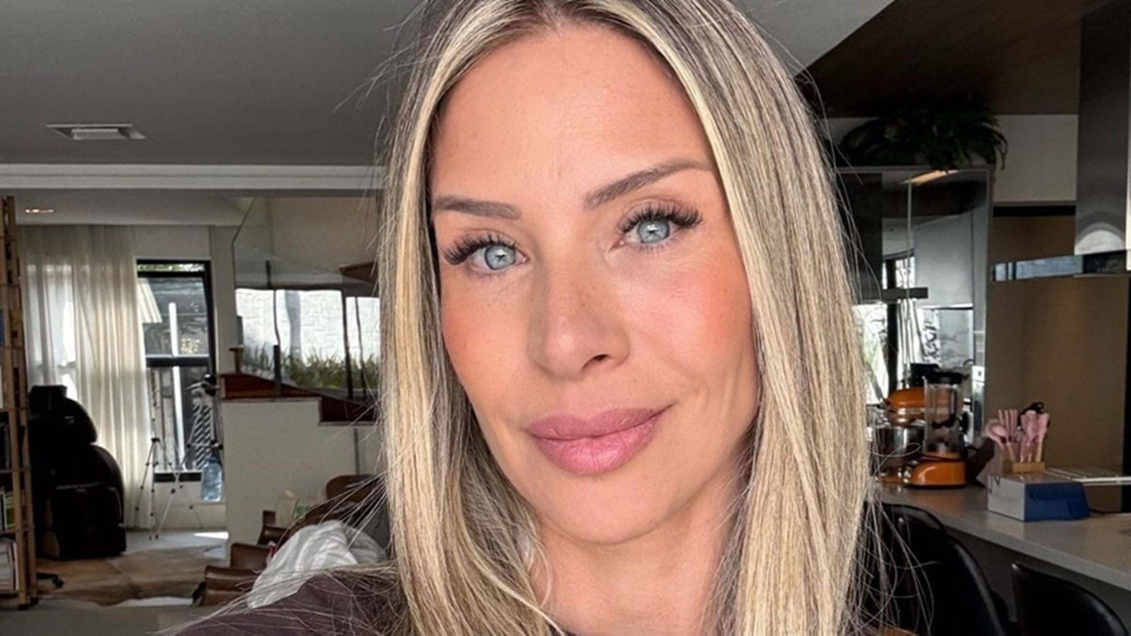 Ex-Panicat desiste de vida glamourosa e diz ter se convertido