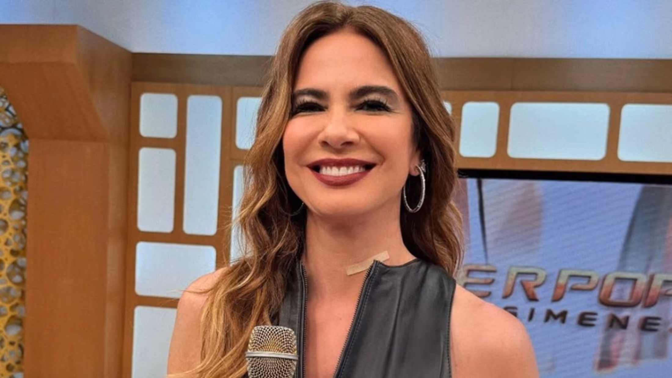 Luciana Gimenez nega ter recebido propostas de outras TVs