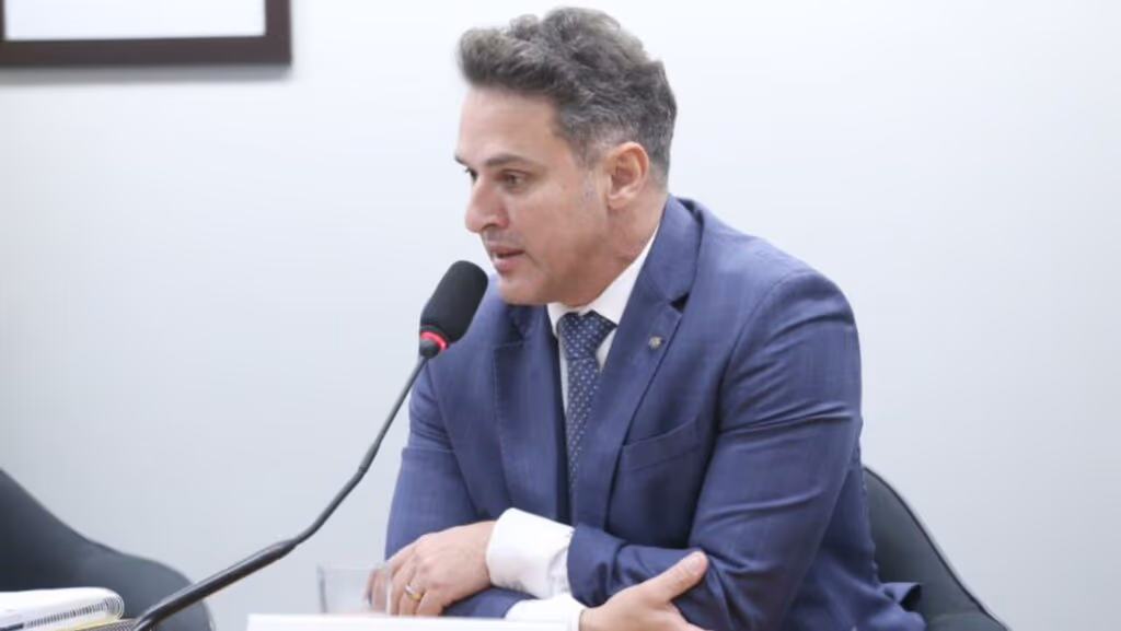 Comissão da Câmara aprova projeto para facilitar compra da primeira arma