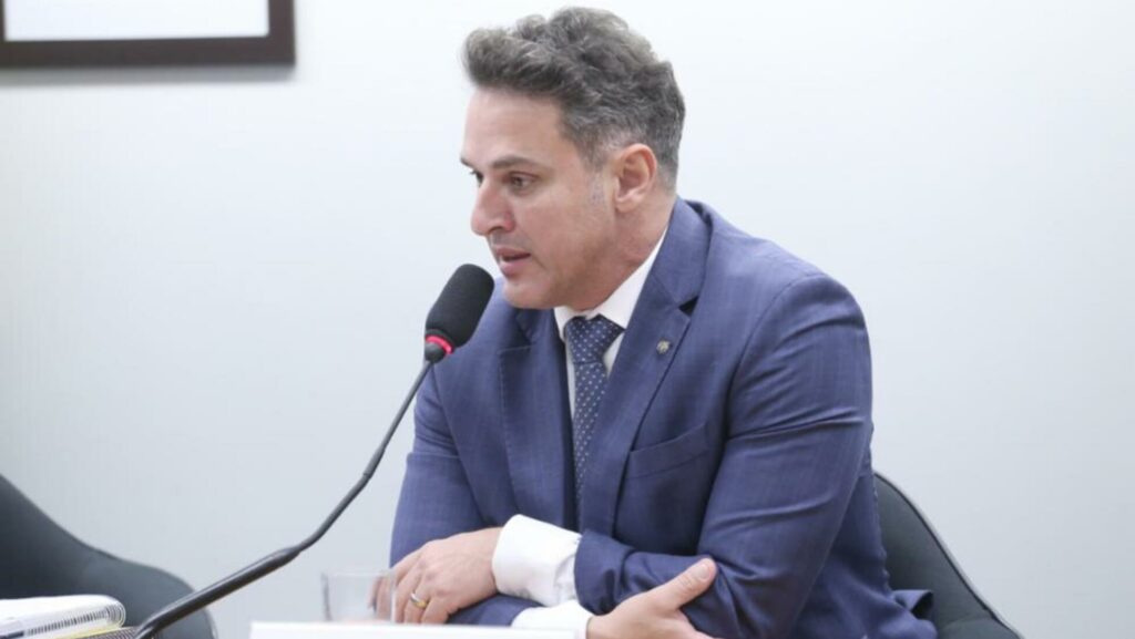 Comissão da Câmara aprova projeto para facilitar compra da primeira arma