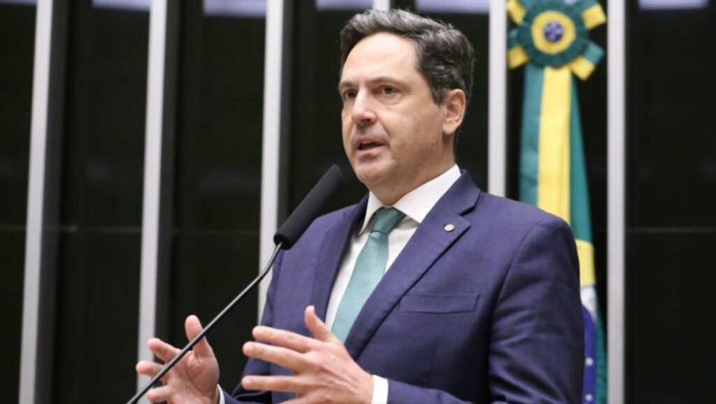 “Diálogo com o Itamaraty é irrelevante”, diz Luiz Philippe de Orleans e Bragança