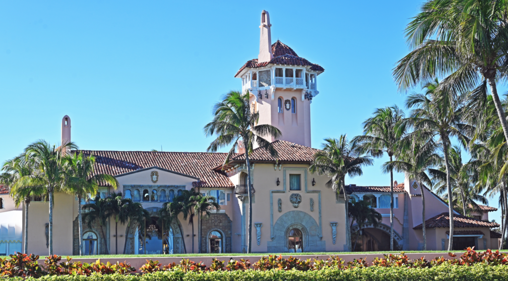 O que se sabe sobre o homem morto após tentar invadir resort de Trump