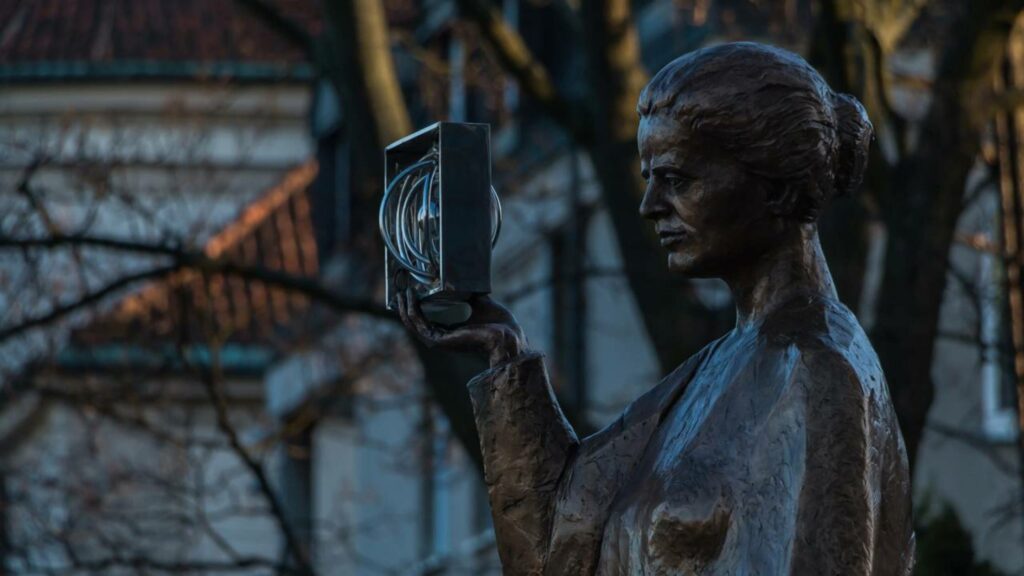 Marie Curie alerta: "Nada na vida deve ser temido, somente compreendido. Agora é a hora de compreender mais, para que possamos temer menos."
