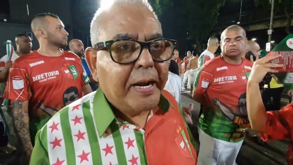 Presidente da Grande Rio joga cadeira em jornalistas na Sapucaí