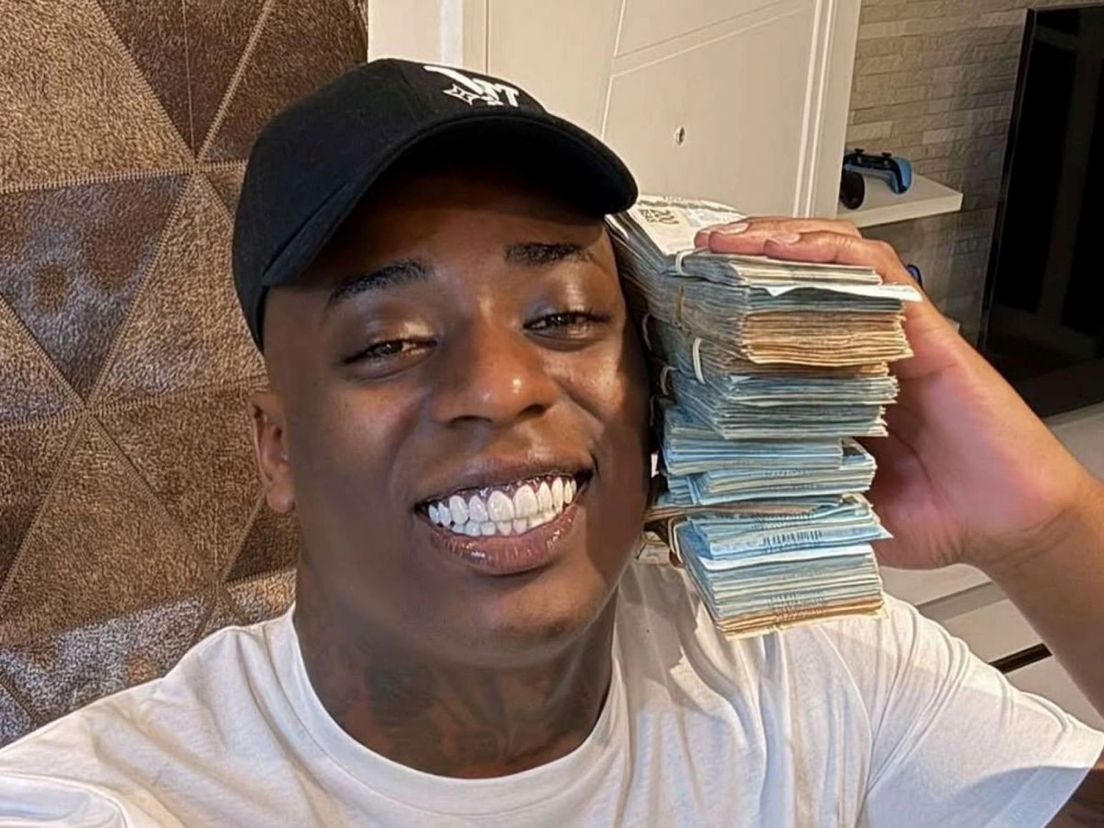 Funkeiro investigado por golpes é alvo de operação policial em SP