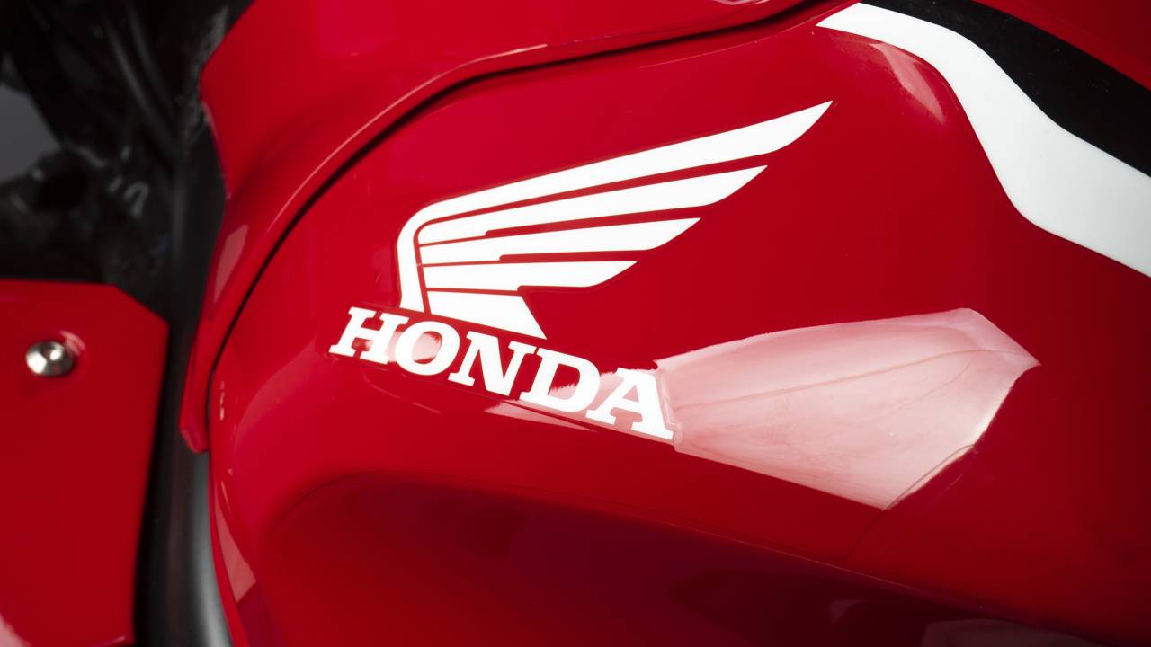 Moto faz mais de 40 km/l e custa menos que iPhone — por que ainda insistimos no carro?