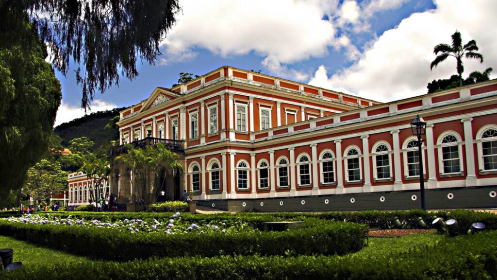 A “São Petersburgo Tropical” ao lado do Rio de Janeiro: a cidade planejada por um engenheiro alemão para ser o refúgio de um imperador