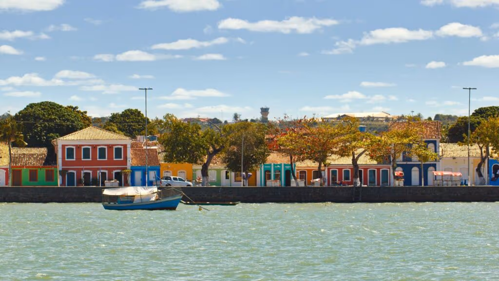 Essa cidade guarda o patrimônio mais antigo do Brasil, com mais de 500 anos de idade e 90 km de praias no litoral do Nordeste