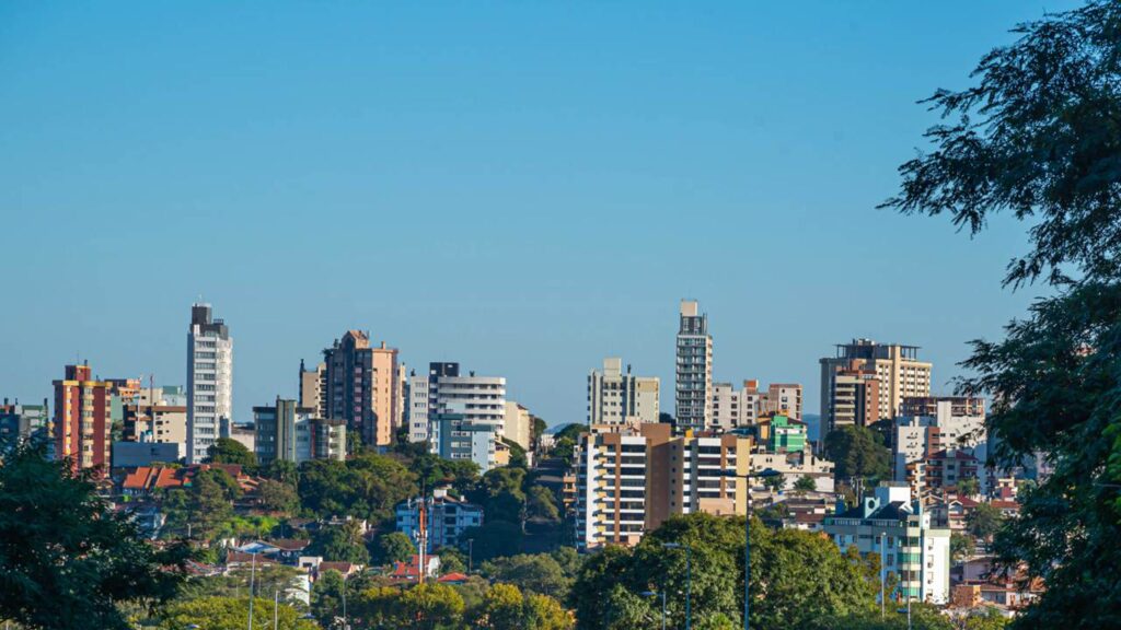 No coração do Rio Grande do Sul, a cidade que guarda os dinossauros mais antigos do mundo e a 1ª universidade federal do interior