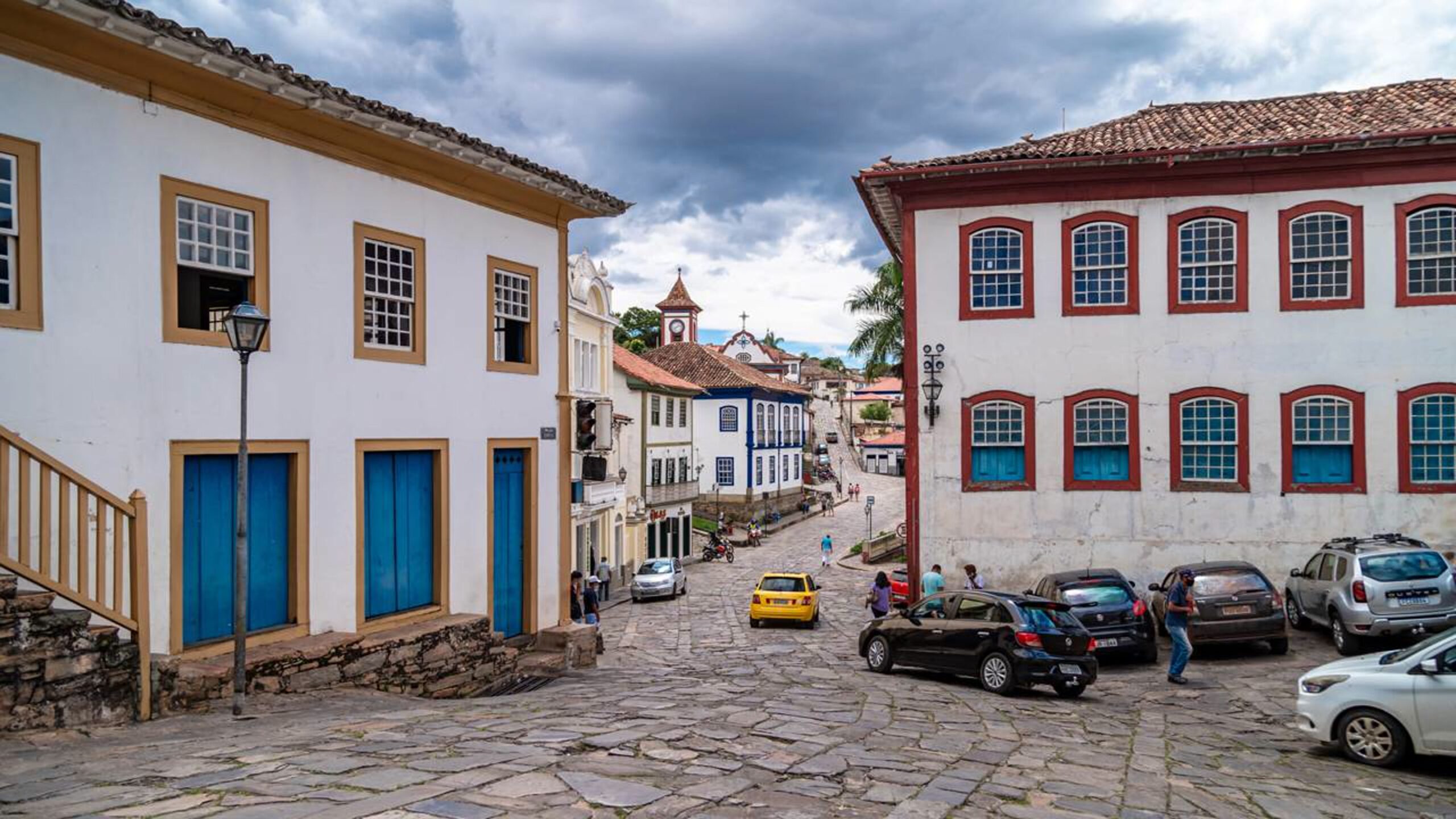 Patrimônio Mundial onde músicos tocam das sacadas: cidade histórica transforma uma rua colonial em palco a céu aberto 16 noites em 2026