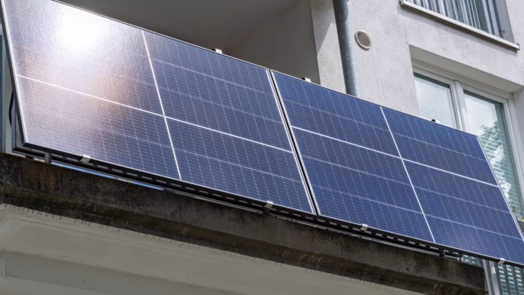 O que diz a lei sobre instalar painel solar na varanda do apartamento em condomínios